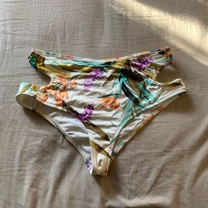 Swim bottoms L high waisted